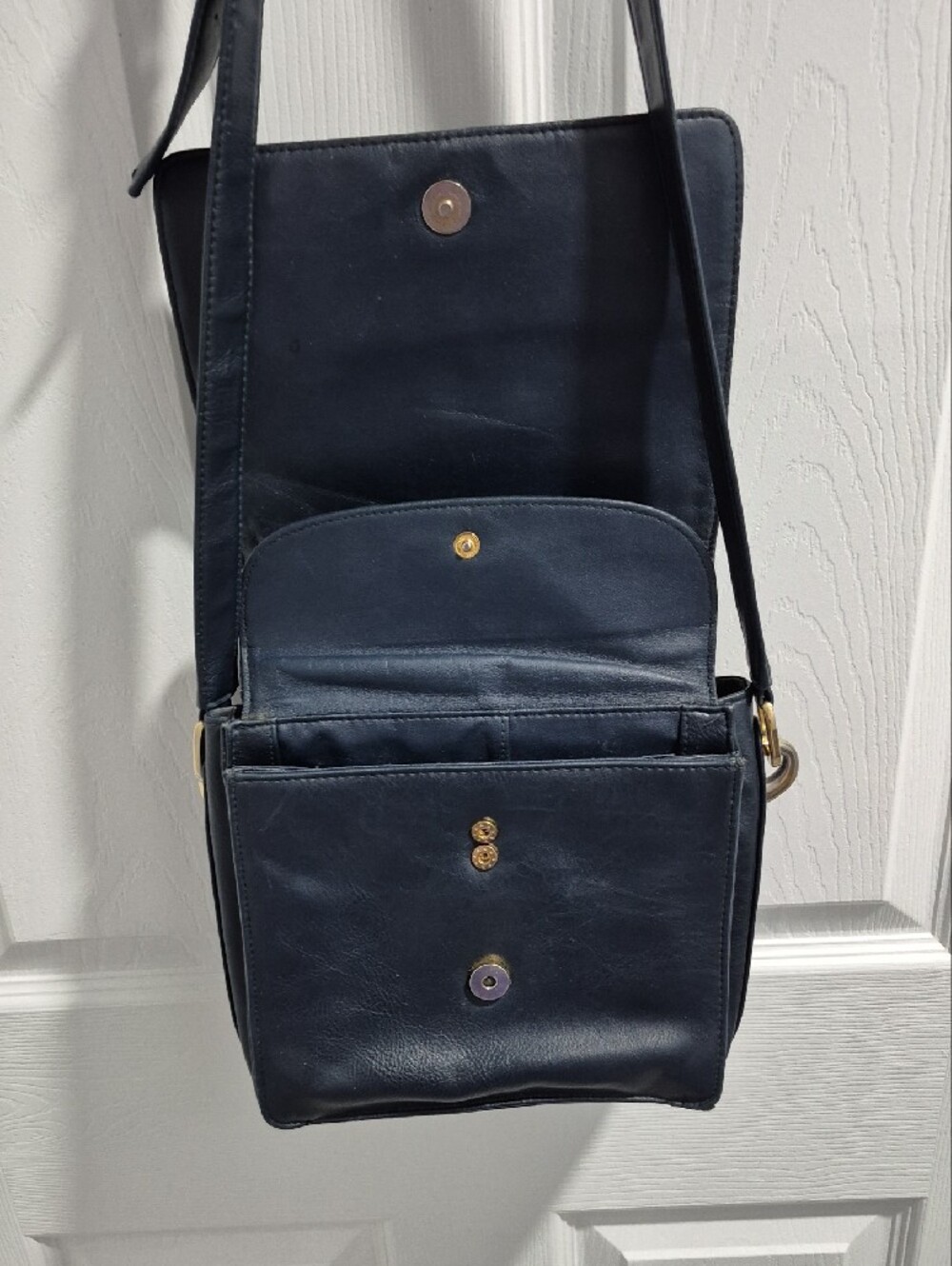 Classic Women's Leather Crossbody Bag - Black - Picture 7 of 10